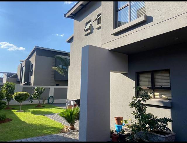 4 BEDROOM HOUSE FOR SALE IN MAGALIESKRUIN